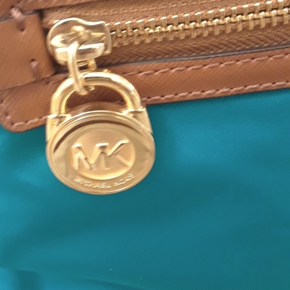 Michael...mk kors..kempton bag - Picture 2 of 9